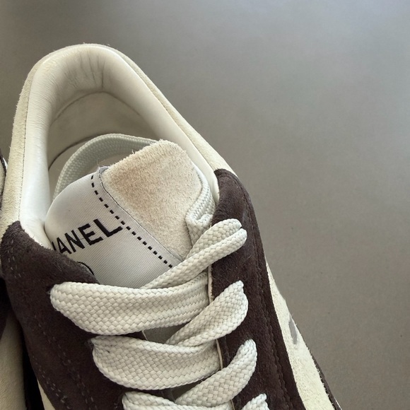 CHANEL Womens Low-Top Sneakers with CC Logo - Picture 4 of 8